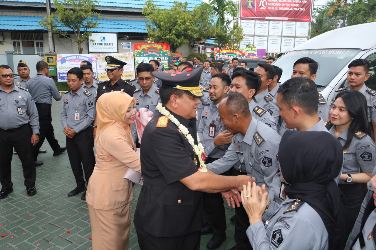 Prosesi Pedang Pora, Insan Pengayoman Kalsel Lepas Kepergian Kakanwil Taufiqurrakhman Bertugas di Sulawesi Selatan