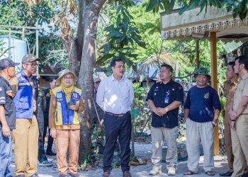 Monitoring Proyek Strategis: Wali Kota Banjarbaru Tinjau Pembangunan Drainase dan Sarana Pendidikan