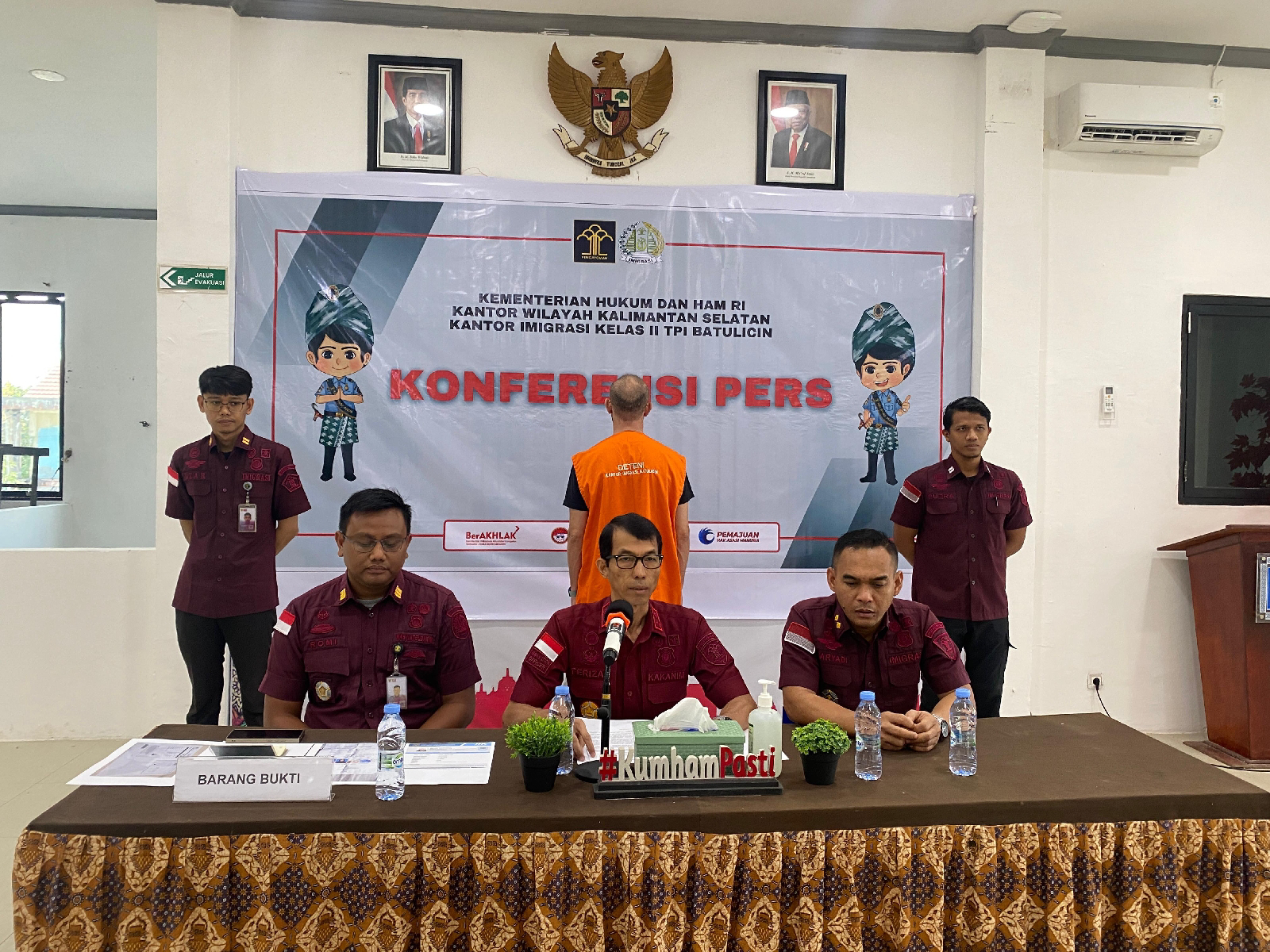 Lakukan Pelanggaran Tindakan Administratif, Kemenkumham Kalsel Deportasi WNA Algeria