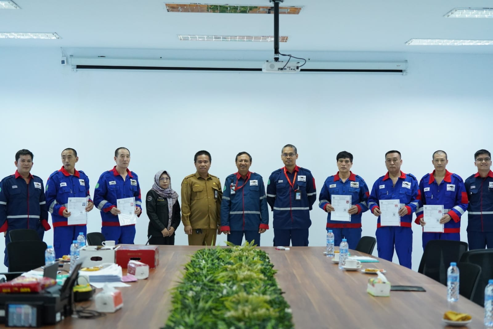 Dinas Dukcapil Tanah Bumbu Luncurkan Program Pelangsir Berwarna untuk Permudah Layanan Administrasi WNA