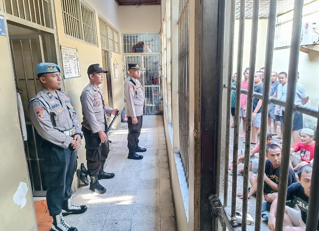 Polres Tabalong Lakukan Pengecekan Rutin di Rutan untuk Pastikan Keamanan dan Kebersihan