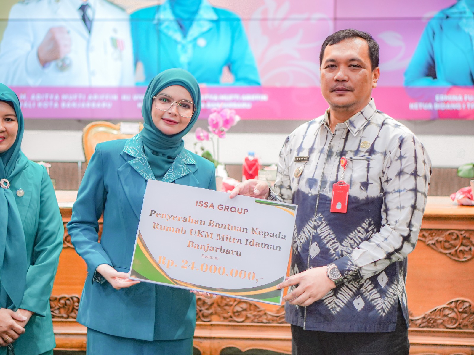 Pemberdayaan UKM di Banjarbaru, Wali Kota Serahkan Bantuan Rp 24 Juta untuk Mitra Idaman