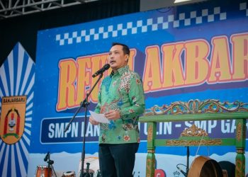 Reuni Akbar Tiga Dekade SMPN 4 Banjarbaru, Aditya Mufti Ariffin Ajak Alumni Tingkatkan SDM untuk Masa Depan Kota