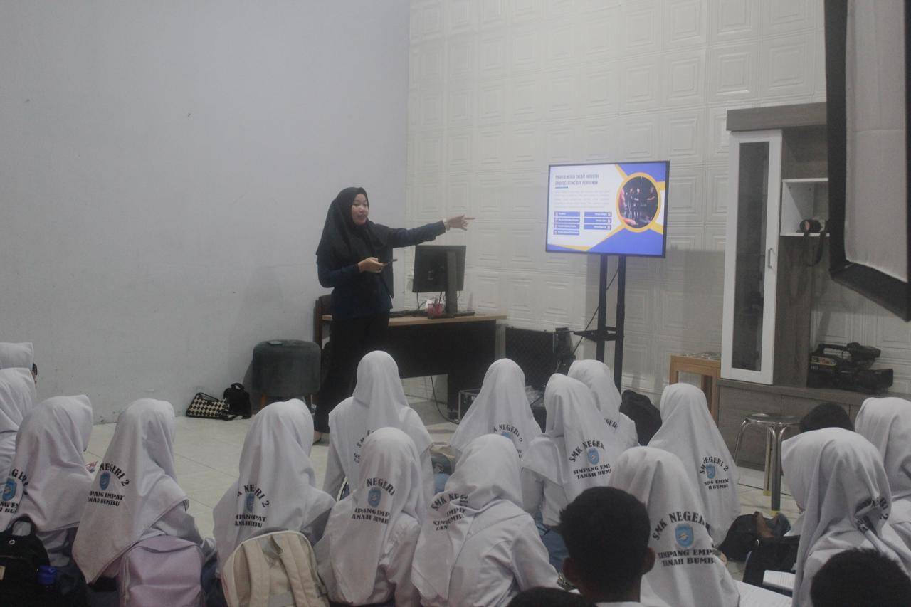 SMKN 2 Simpang Empat Gelar Pelatihan Dasar Produksi dan Siaran Program Televisi Gandeng Kominfosp