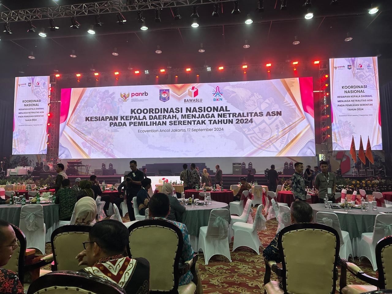 Sekda Tanah Bumbu Hadiri Rakornas Bawaslu RI untuk Jaga Netralitas ASN dalam Pemilihan Serentak 2024