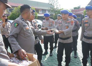 Polresta Banjarmasin Berikan Asupan Vitamin ke personel Pengamanan Pilkada 2024