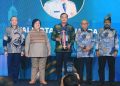 Wali Kota Banjarbaru Terima Penghargaan Green Leadership dari Kementerian LHK