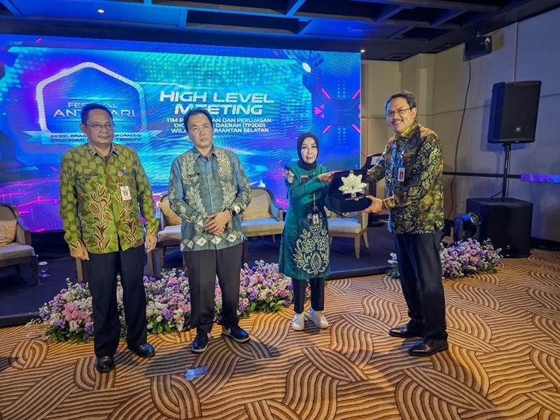 Pemko Banjarbaru Raih Dua Penghargaan Banua Digital Award 2024 Berkat Inovasi QRIS dalam Pembayaran Pajak dan Retribusi