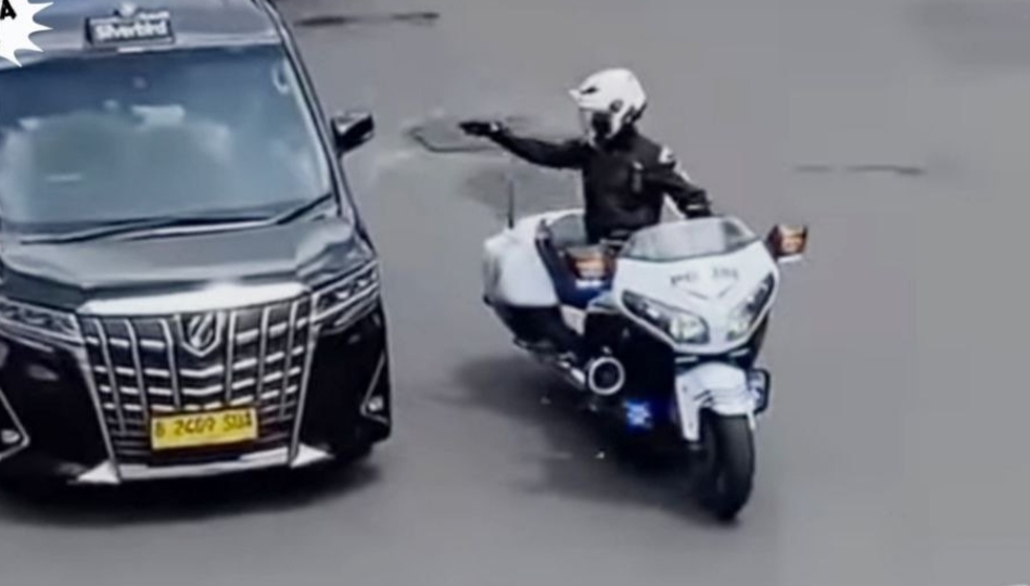 Raffi Ahmad Klarifikasi Viral Mobil RI 36, Bukan Aksi Arogan