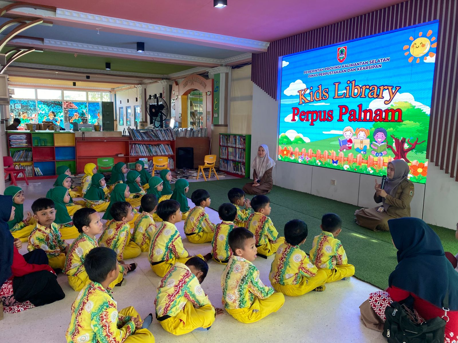 Berkunjung ke Perpus Palnam, Puluhan Anak TK Aisiyah Bustanul Athfal 39 Al-Ummah Banjarmasin Diajak Bermain di Kids Library
