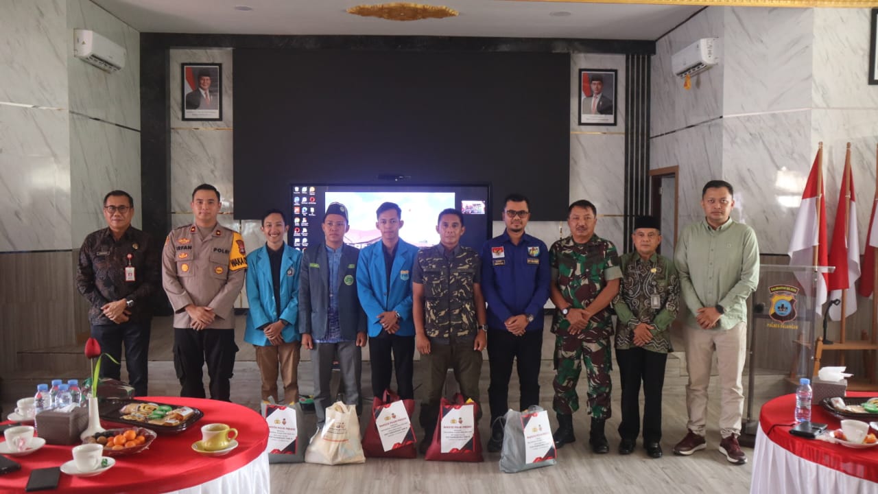 Polres Balangan Salurkan 300 Paket Sembako Sambut Ramadan 1446 H