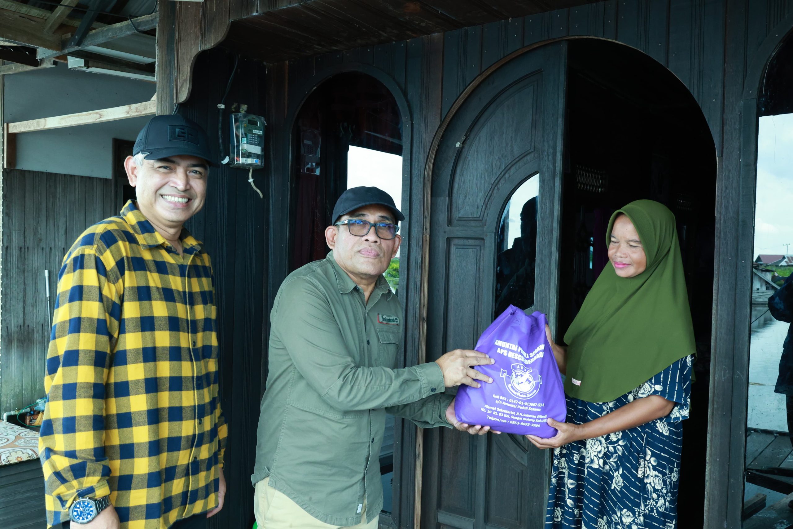 Bupati HSU Tinjau Wilayah Banjir, Salurkan Bantuan untuk Warga