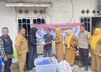 Pemkot Banjarmasin Serahkan Bantuan untuk Korban Kebakaran di Jl Pramuka
