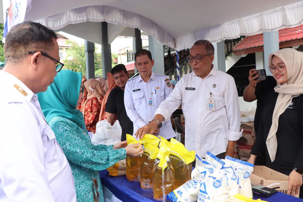Dinas Perdagangan Kalsel Gelar Pasar Murah dan Sunatan Massal untuk Warga