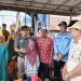 Bupati HSU dan Pemprov Kalsel Serahkan Bantuan ke Warga Desa Pondok Babaris