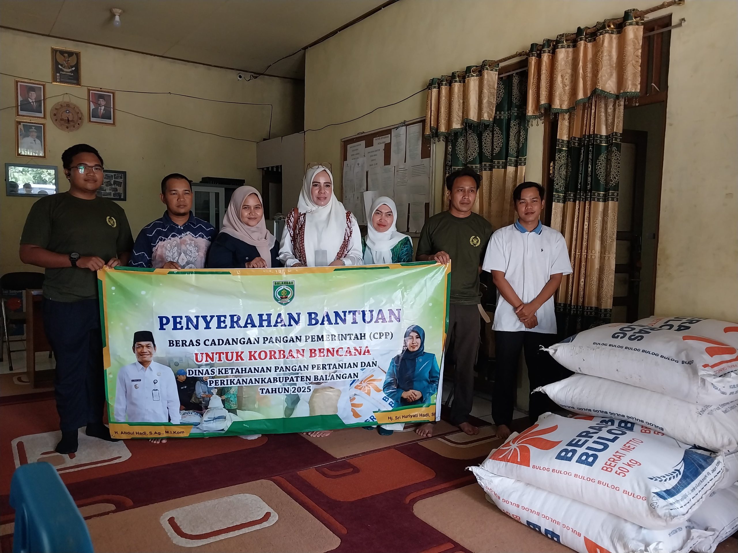 Bantuan Pascabencana Terus Disalurkan, DKP3 Bantu Korban Banjir di Juai