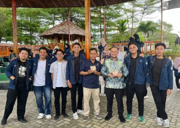 Kuliah Lapangan Prodi Administrasi Bisnis ULM, Mahasiswa Diajak Amati UMKM di Kampung Ketupat