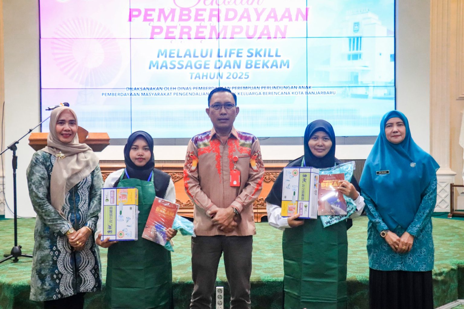 Perempuan Banjarbaru Dibekali Keterampilan Massage dan Bekam