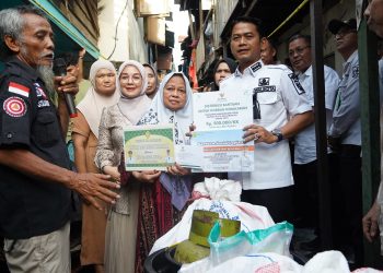 Kebakaran Hanguskan 16 Rumah di Pelambuan, Wali Kota Banjarmasin Tinjau dan Salurkan Bantuan Langsung