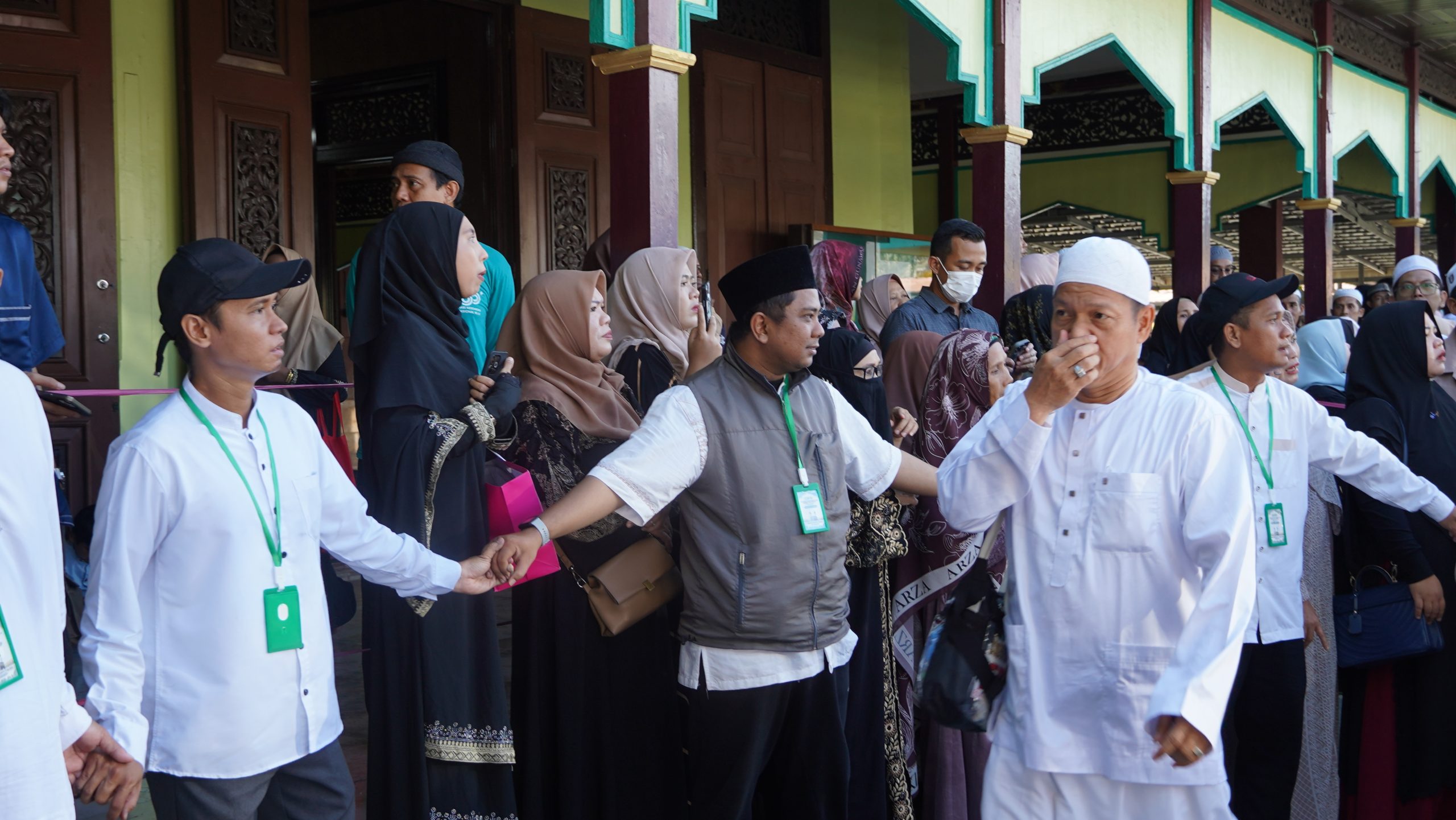 Jemaah Haji Banjarmasin Tiba di Tanah Air, Disambut Haru dan Bahagia di Masjid Jami