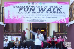 Hari Bidan Sedunia dan HUT IBI ke-74, Ribuan Bidan Kalsel Ikuti Fun Walk di Banjarbaru