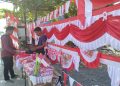 Pedagang Bendera Merah Putih Warnai Jalan Transmigrasi Tanah Bumbu Jelang HUT RI ke-80
