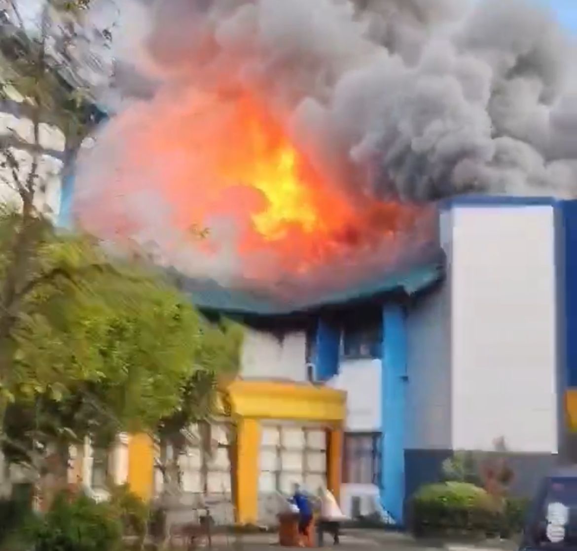 Kebakaran Landa Rektorat ULM, Wisuda dan Layanan Akademik Segera Dialihkan