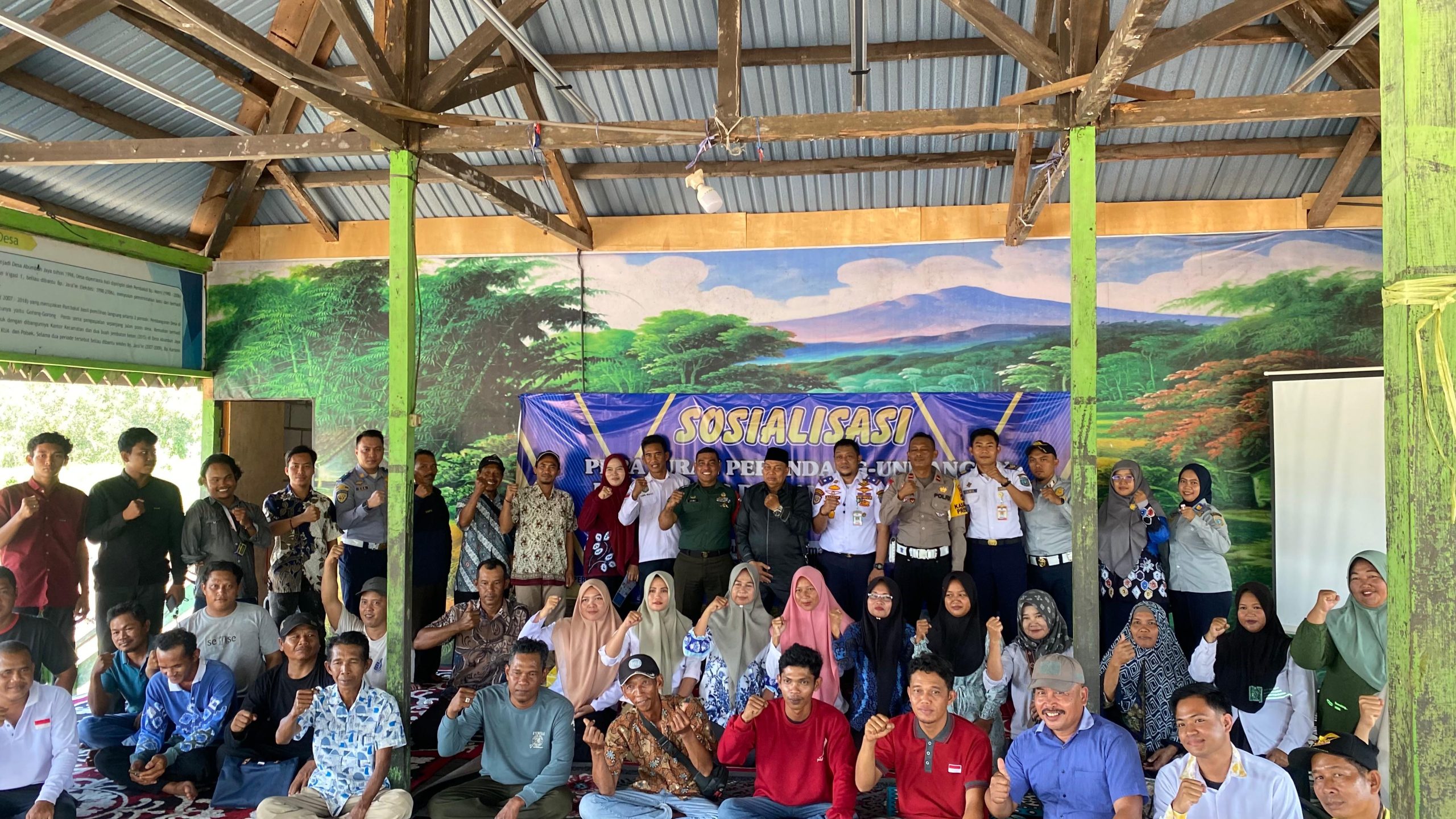 Dishub dan Satlantas Banjar Sosialisasikan Tertib Lalu Lintas ke Warga Desa Abumbun Jaya