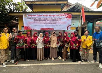 Tim PDWA Prodi Manajemen FEB ULM Fasilitasi Warga Jalan Bahagia Teluk Tiram dalam Pengelolaan Pupuk Kompos