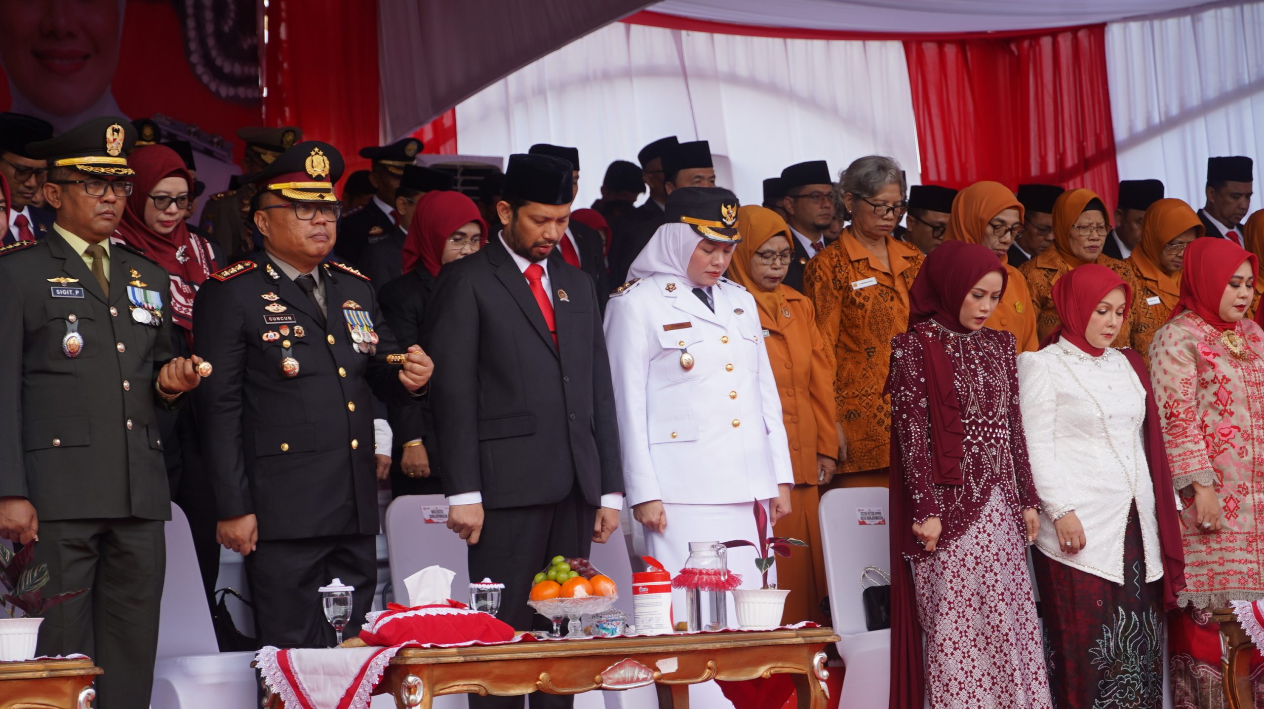 Upacara Penurunan Bendera HUT ke-80 RI di Balai Kota Banjarmasin Penuh Khidmat
