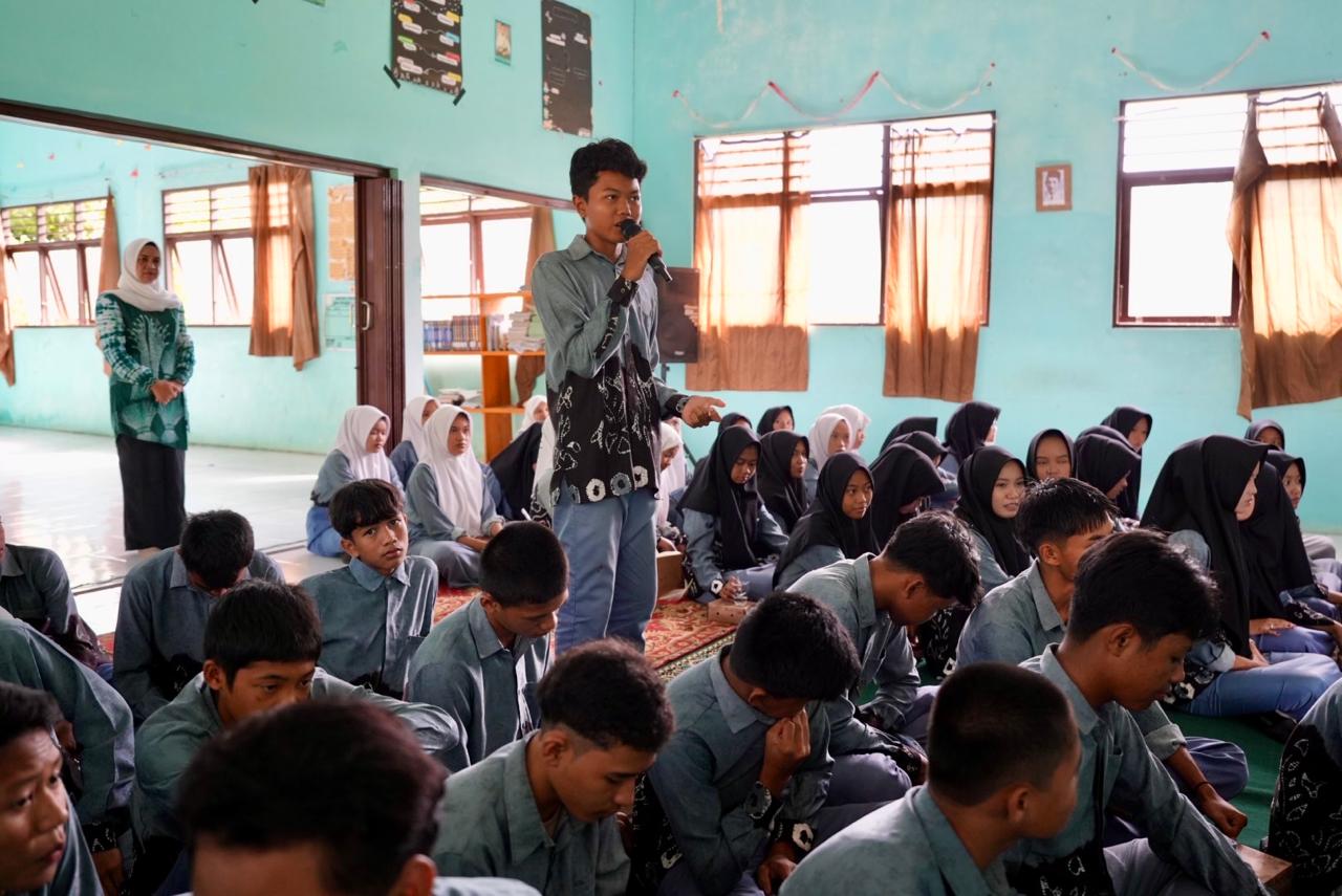 GOW Balangan Edukasi Pelajar SMAN 1 Lampihong tentang Bahaya HIV/AIDS