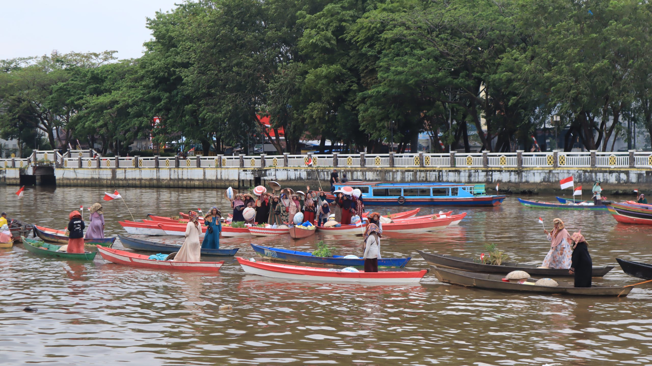 Warisan Budaya Sungai Jadi Magnet Wisata di Festival Wisata Budaya Pasar Terapung Kalsel