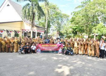 Wawali Banjarmasin Serahkan Hasil Pemberdayaan Masyarakat dari Dana Alokasi Umum