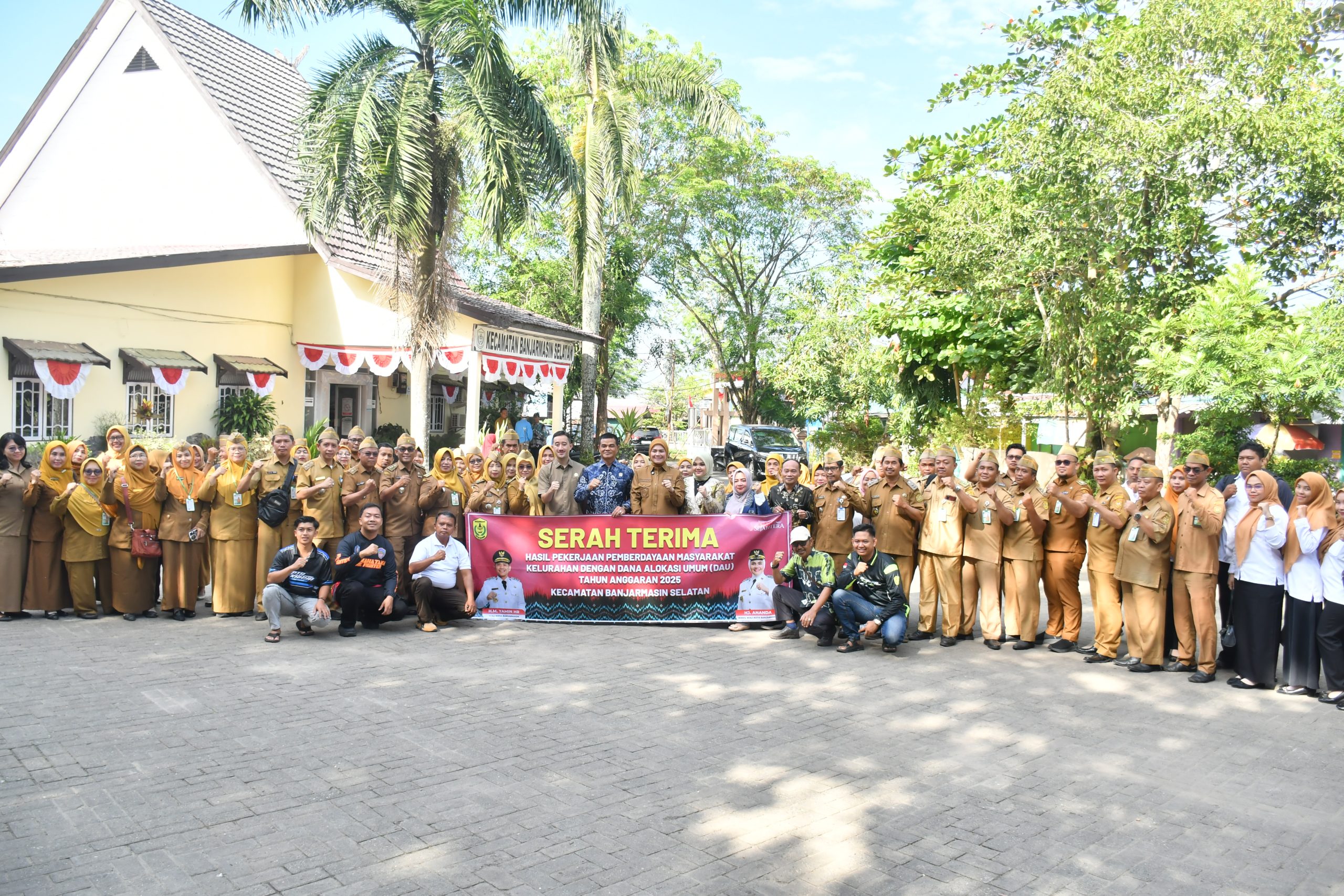 Wawali Banjarmasin Serahkan Hasil Pemberdayaan Masyarakat dari Dana Alokasi Umum