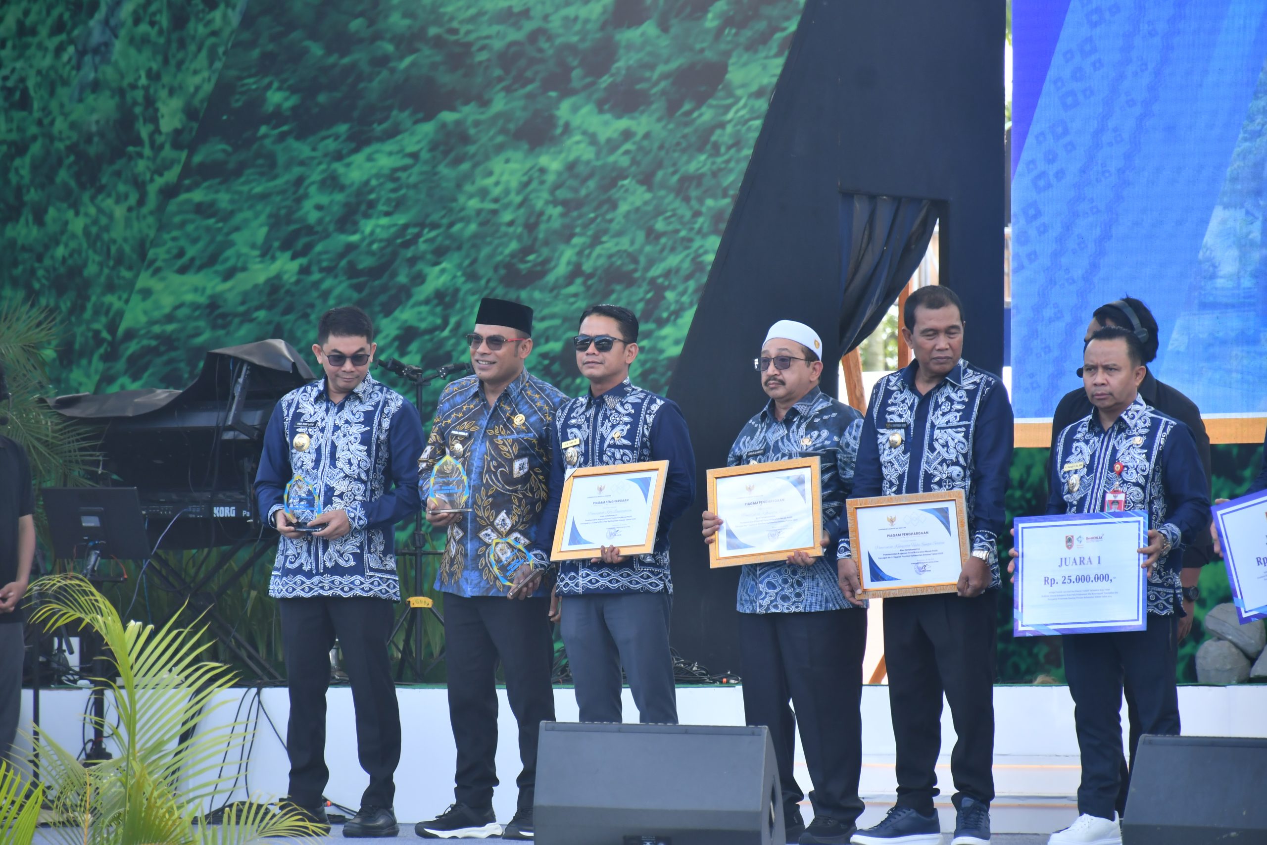 Hari Jadi ke-75 Kalsel, Pemkot Banjarmasin Raih Dua Penghargaan dari Gubernur