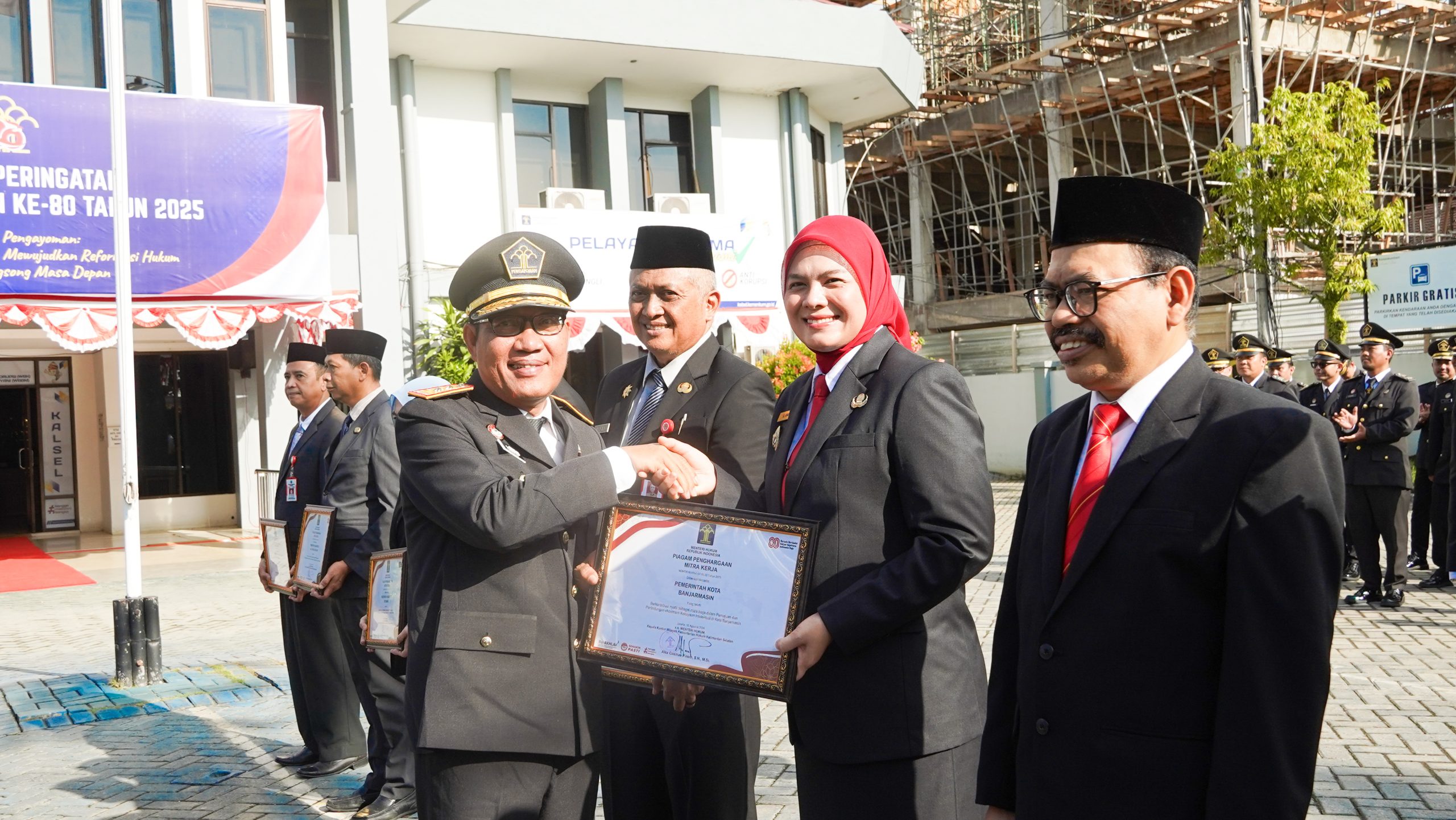 Hari Pengayoman ke-80, Pemkot Banjarmasin Terima Penghargaan