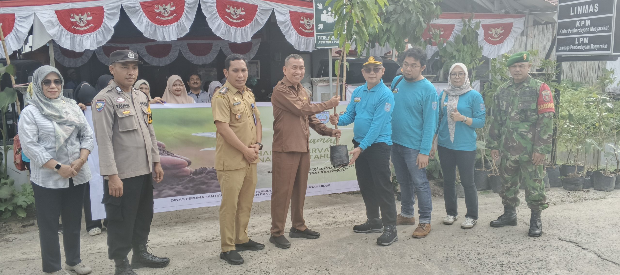 DPRKPLH Banjar Galakkan Penghijauan untuk Lingkungan Sehat dan Nyaman