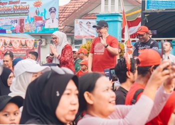 Jalan Sehat Susur Sungai Kemuning, Wali Kota Banjarbaru Ajak Warga Peduli Lingkungan