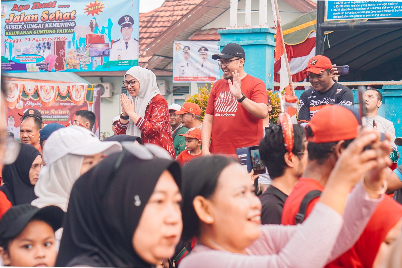 Jalan Sehat Susur Sungai Kemuning, Wali Kota Banjarbaru Ajak Warga Peduli Lingkungan