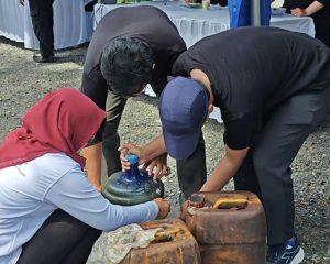 DLH Kalsel Gelar Pilah Sampah Dapat Sembako, Edukasi Warga Kelola Sampah Bernilai Ekonomi