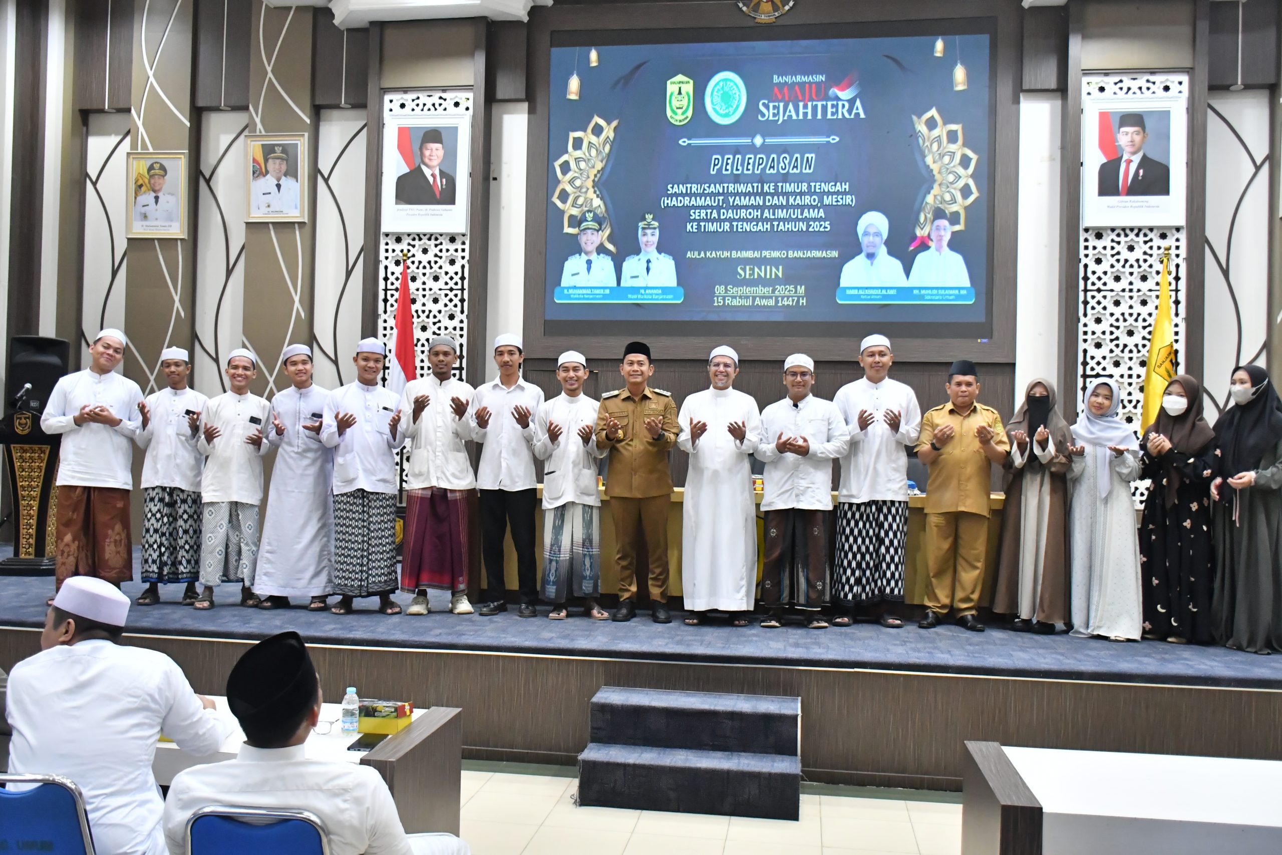 Wali Kota Banjarmasin Lepas 14 Santri ke Timur Tengah, Perkuat Dakwah Generasi Muda