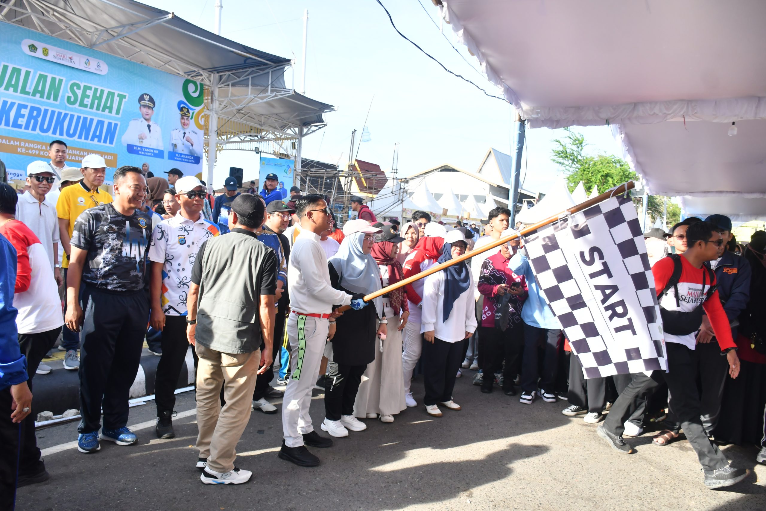 Jalan Sehat Meriahkan Hari Jadi ke-499, Ribuan Warga Banjarmasin Tumpah Ruah di Siring Balai Kota