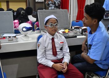 PKK Banjarmasin Bagikan 125 Kacamata Gratis untuk Pelajar Kurang Mampu