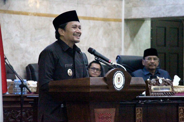 Wagub Kalsel Paparkan Tiga Raperda di Rapat Paripurna DPRD