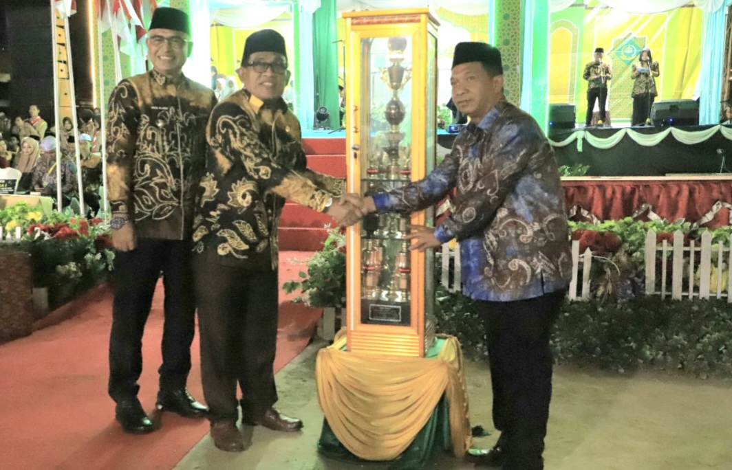 MTQ HSU 2025 Resmi Ditutup, Bupati Sahrujani Ajak Peserta Terus Tingkatkan Prestasi