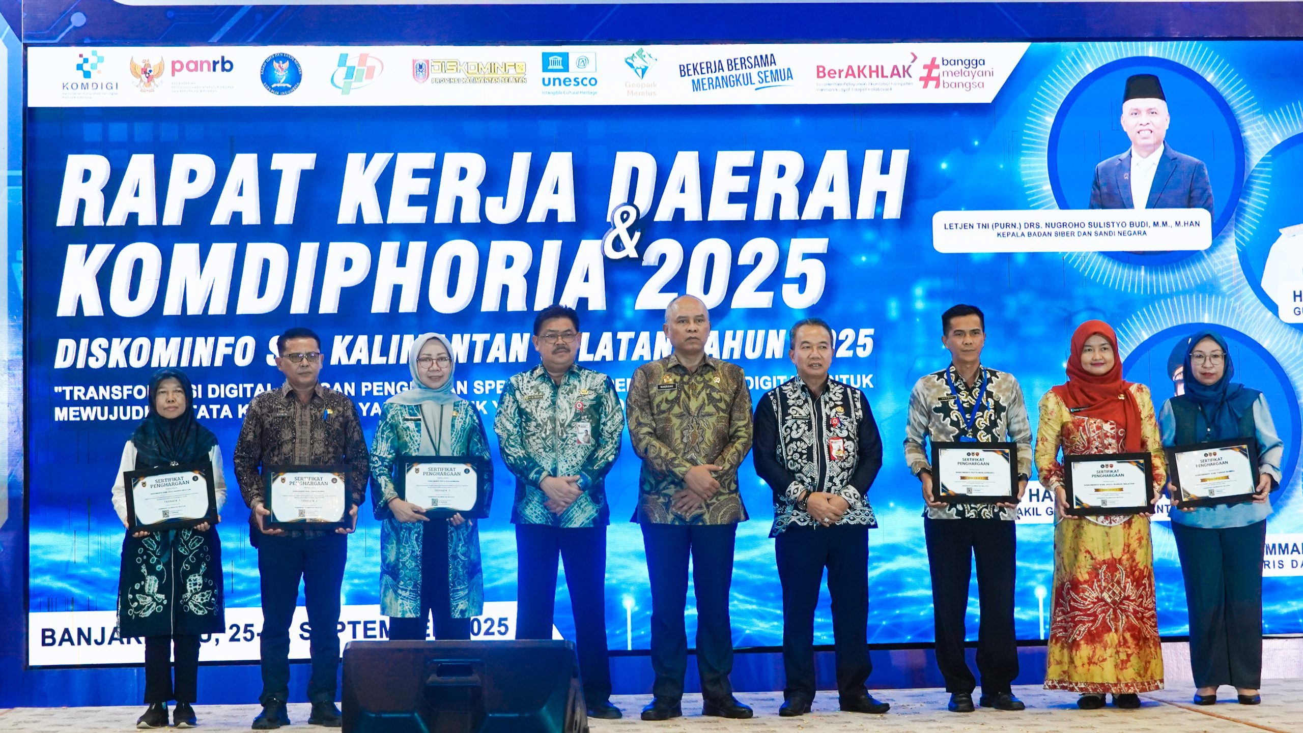 Diskominfotik Banjarmasin Raih Penghargaan Indeks KAMI dan CSIRT di Ajang Rakerda Kalsel