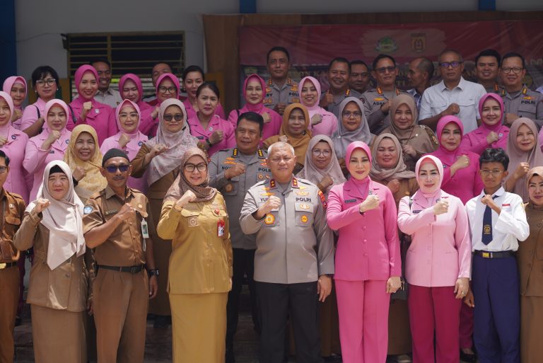 Duduk Bersama Siswa, Kapolda dan Wali Kota Banjarbaru Pastikan Makanan Bergizi Aman Dikonsumsi