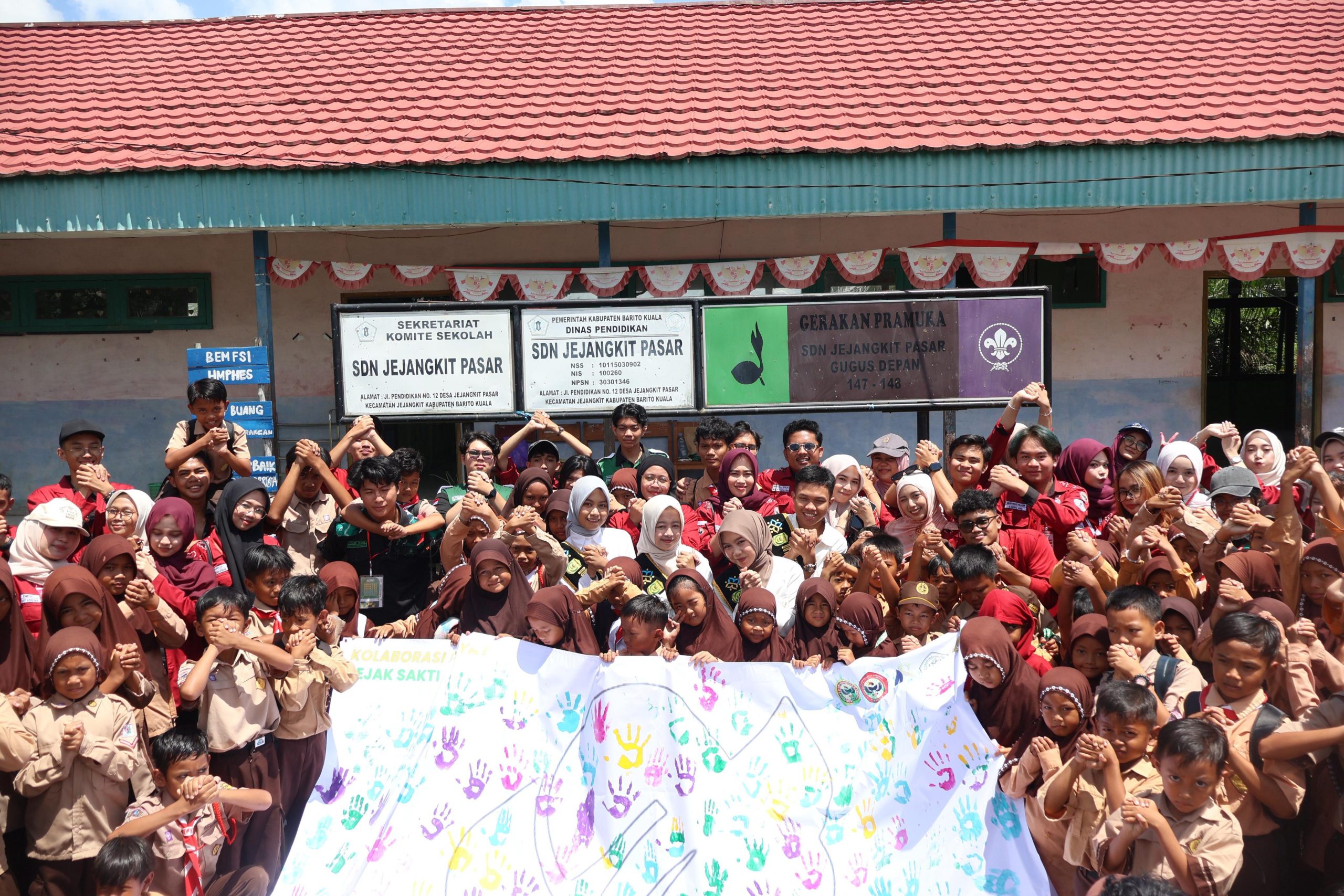 Lewat Program SiRakyat 2025, BEM FH ULM Hidupkan Semangat Kolaborasi di Desa Jejangkit Pasar