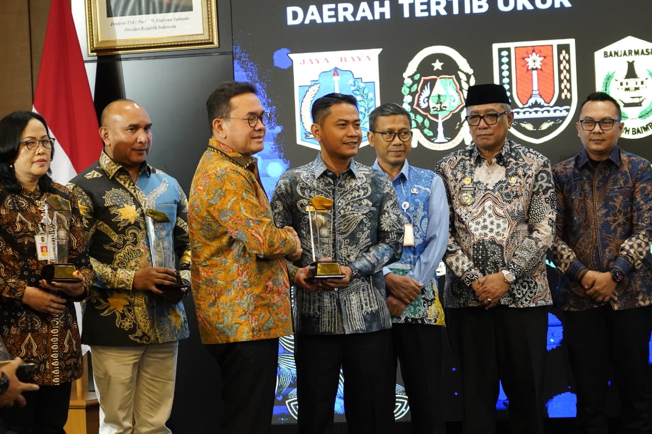 M. Yamin Terima Penghargaan Nasional, Banjarmasin Diakui Sebagai Daerah Tertib Ukur