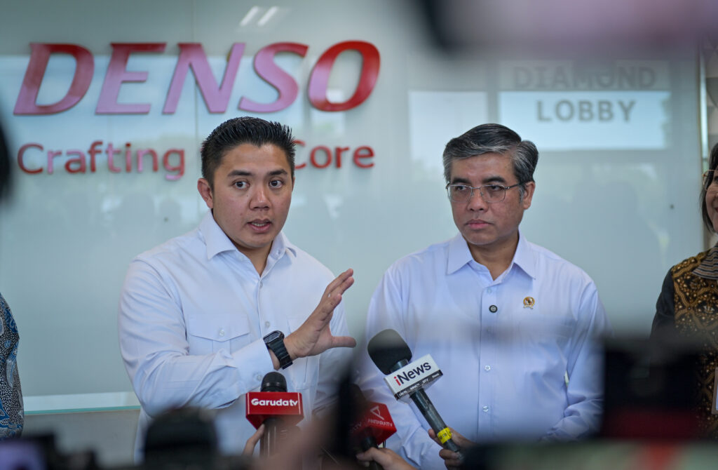 Seskab Tinjau Peserta Magang di Bekasi: Peserta Dapat Pembekalan dan Uang Saku